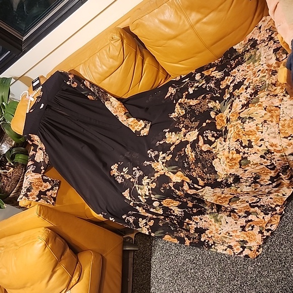 Floral Black Maxi Dress - Picture 2 of 11
